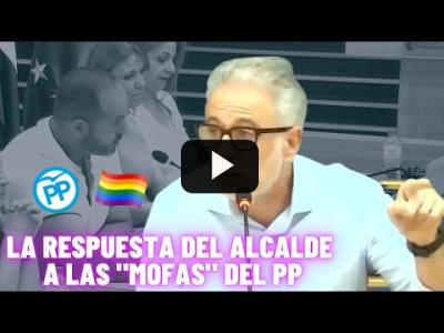 Embedded thumbnail for Video: El RECITAL de este alcalde y un concejal al PP tras hacer risas de la bandera LGTBI