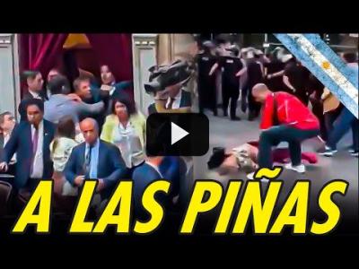 Embedded thumbnail for Video: ARGENTINA: A LAS PIÑAS DENTRO Y FUERA DE LA CÁMARA DE DIPUTADOS